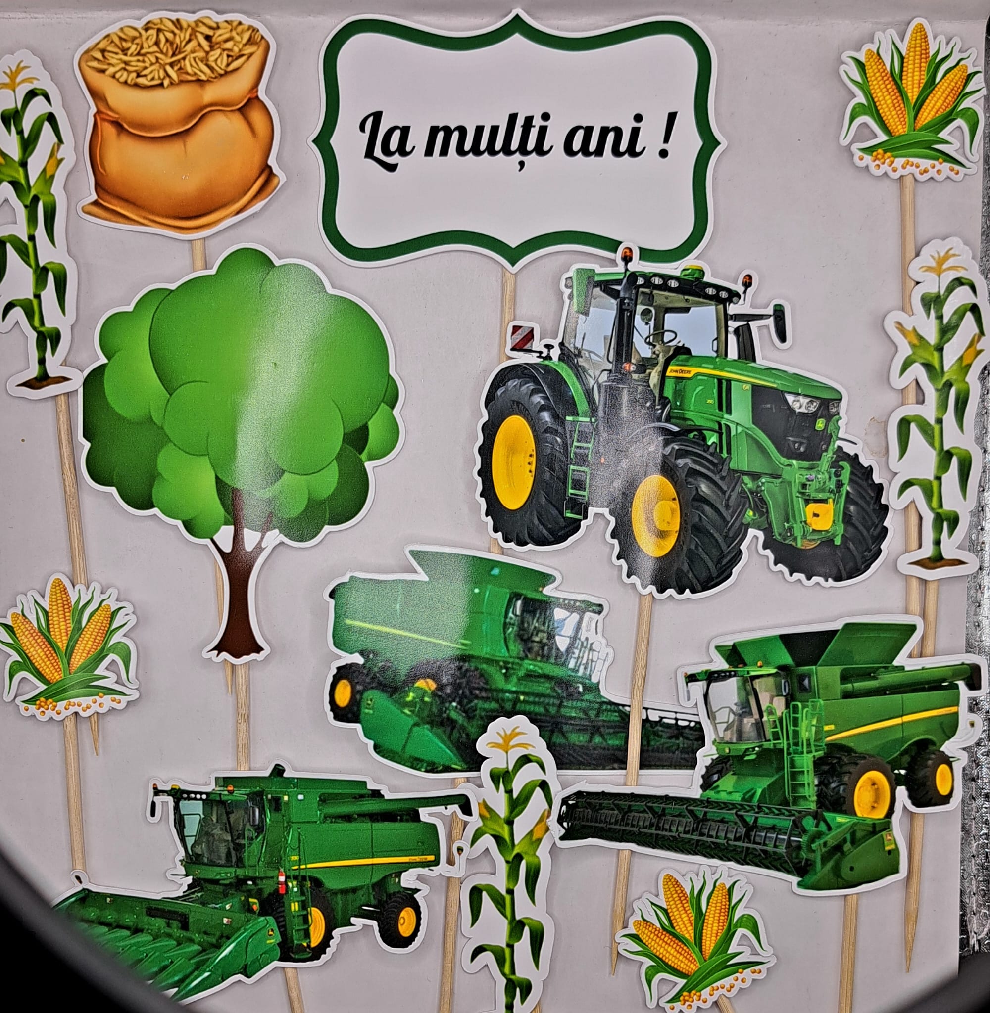 Toper Agricultor, prevazut cu bete de sustinere, ferma, porumb